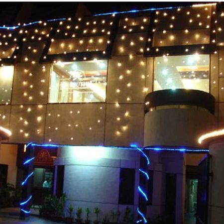 Oyo 15791 Flagship Hotel Executive Hazratganj Lucknow Eksteriør billede