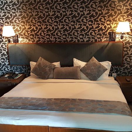 Oyo 15791 Flagship Hotel Executive Hazratganj Lucknow Eksteriør billede