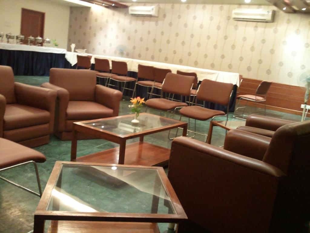 Oyo 15791 Flagship Hotel Executive Hazratganj Lucknow Eksteriør billede