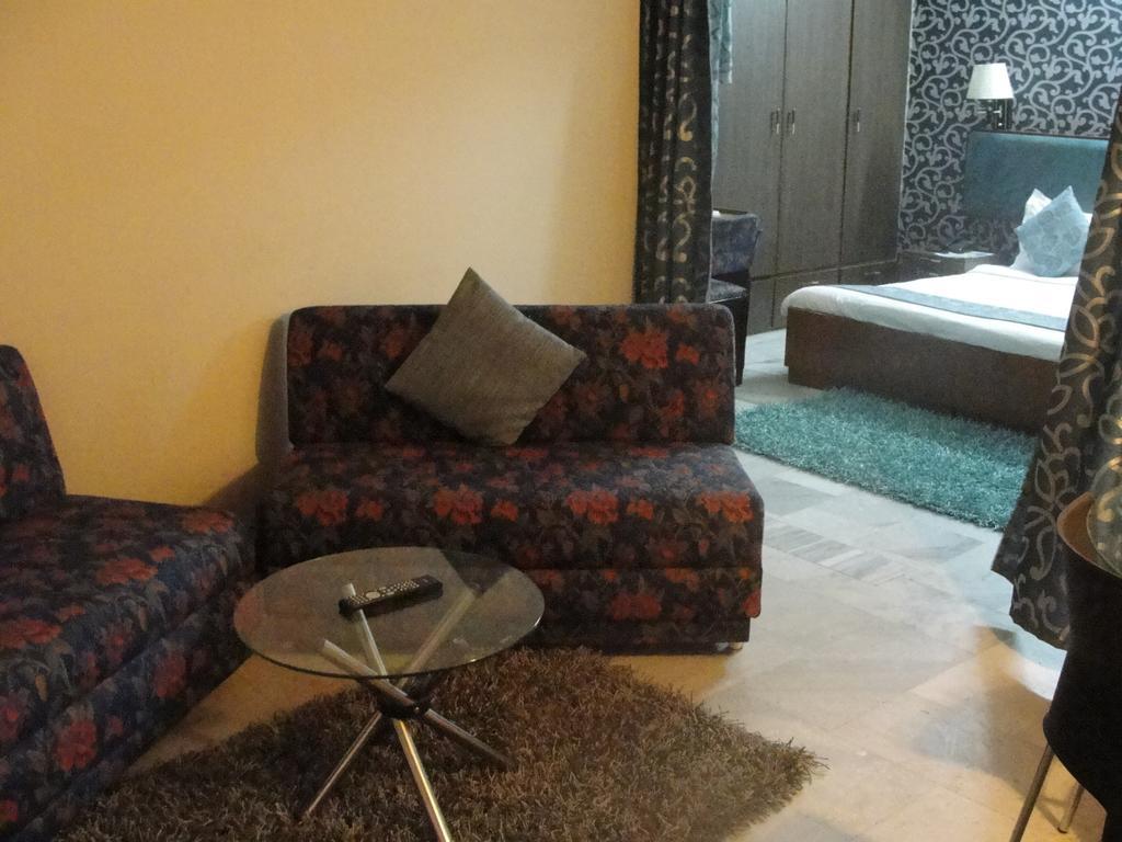 Oyo 15791 Flagship Hotel Executive Hazratganj Lucknow Eksteriør billede