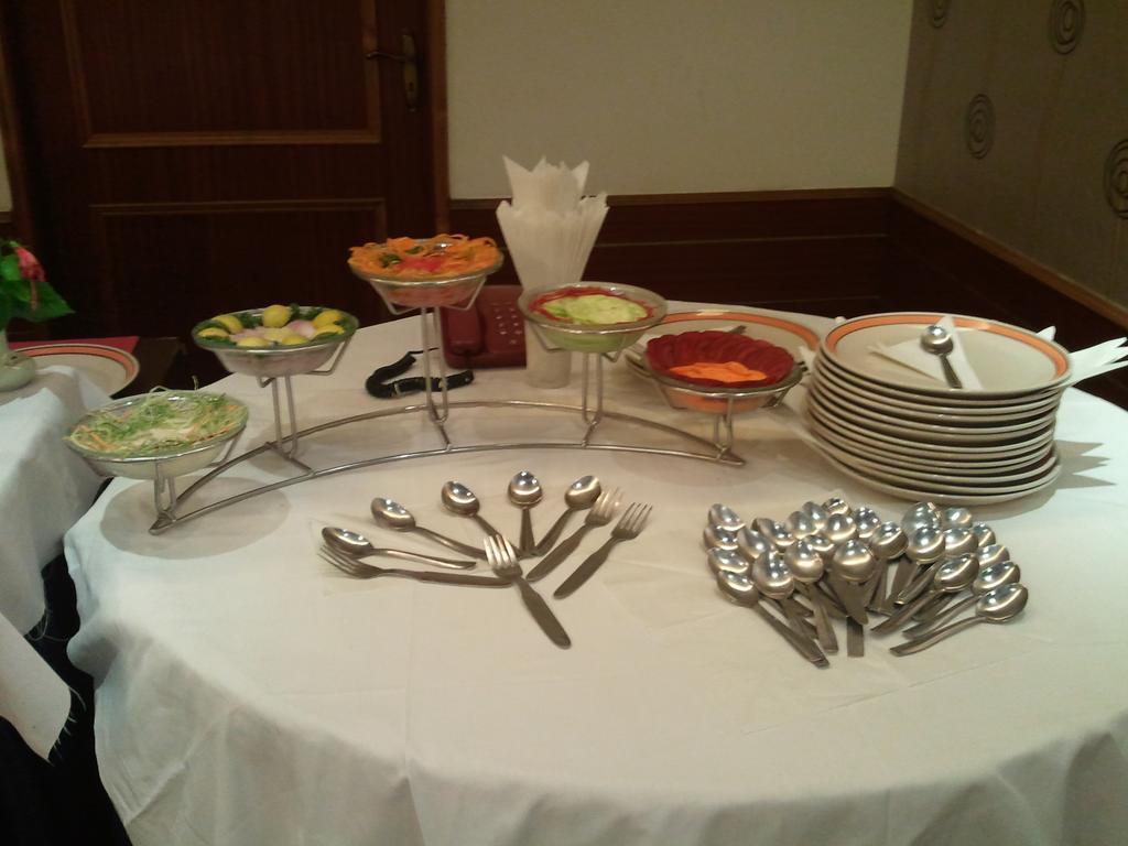 Oyo 15791 Flagship Hotel Executive Hazratganj Lucknow Eksteriør billede