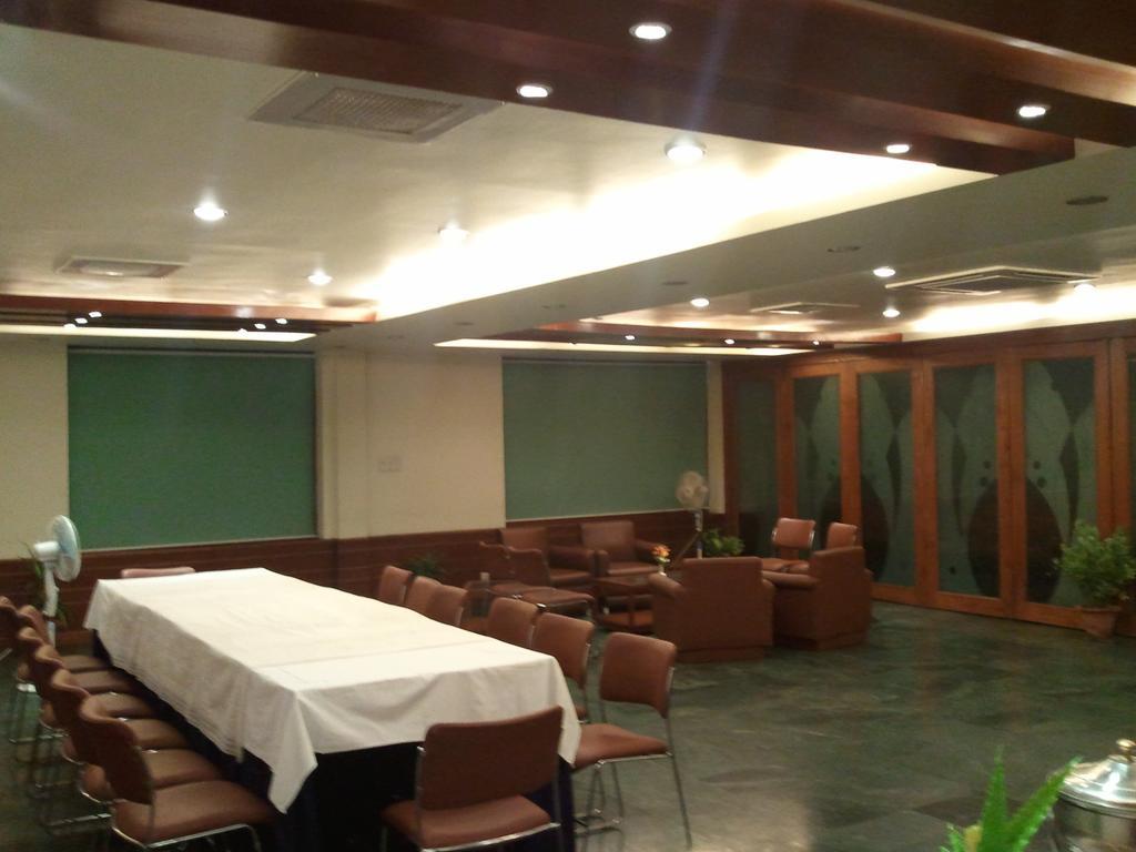 Oyo 15791 Flagship Hotel Executive Hazratganj Lucknow Eksteriør billede