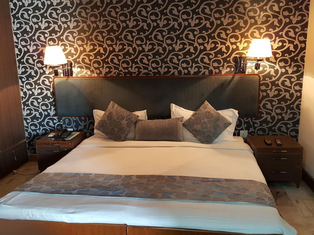 Oyo 15791 Flagship Hotel Executive Hazratganj Lucknow Eksteriør billede