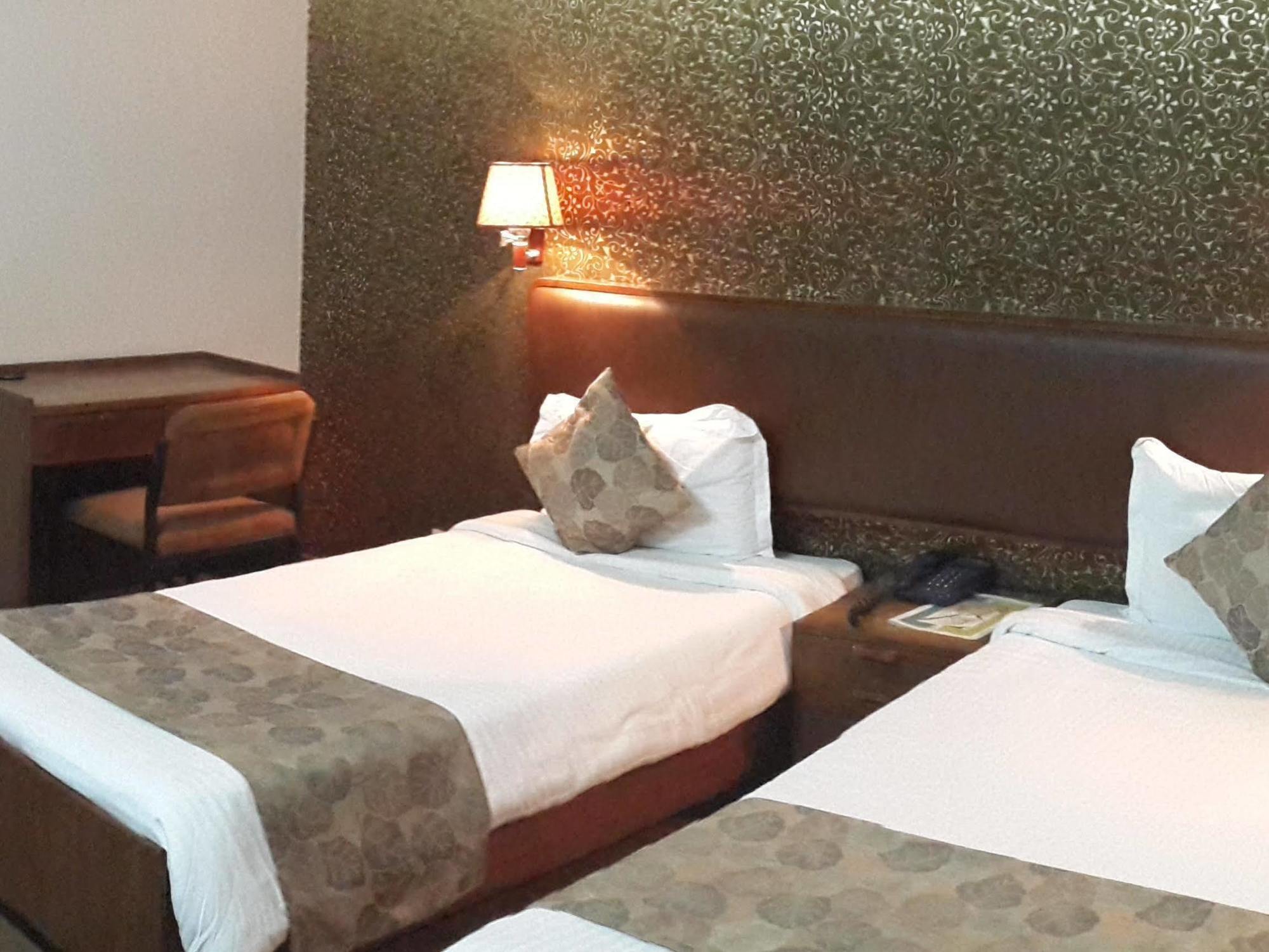 Oyo 15791 Flagship Hotel Executive Hazratganj Lucknow Eksteriør billede